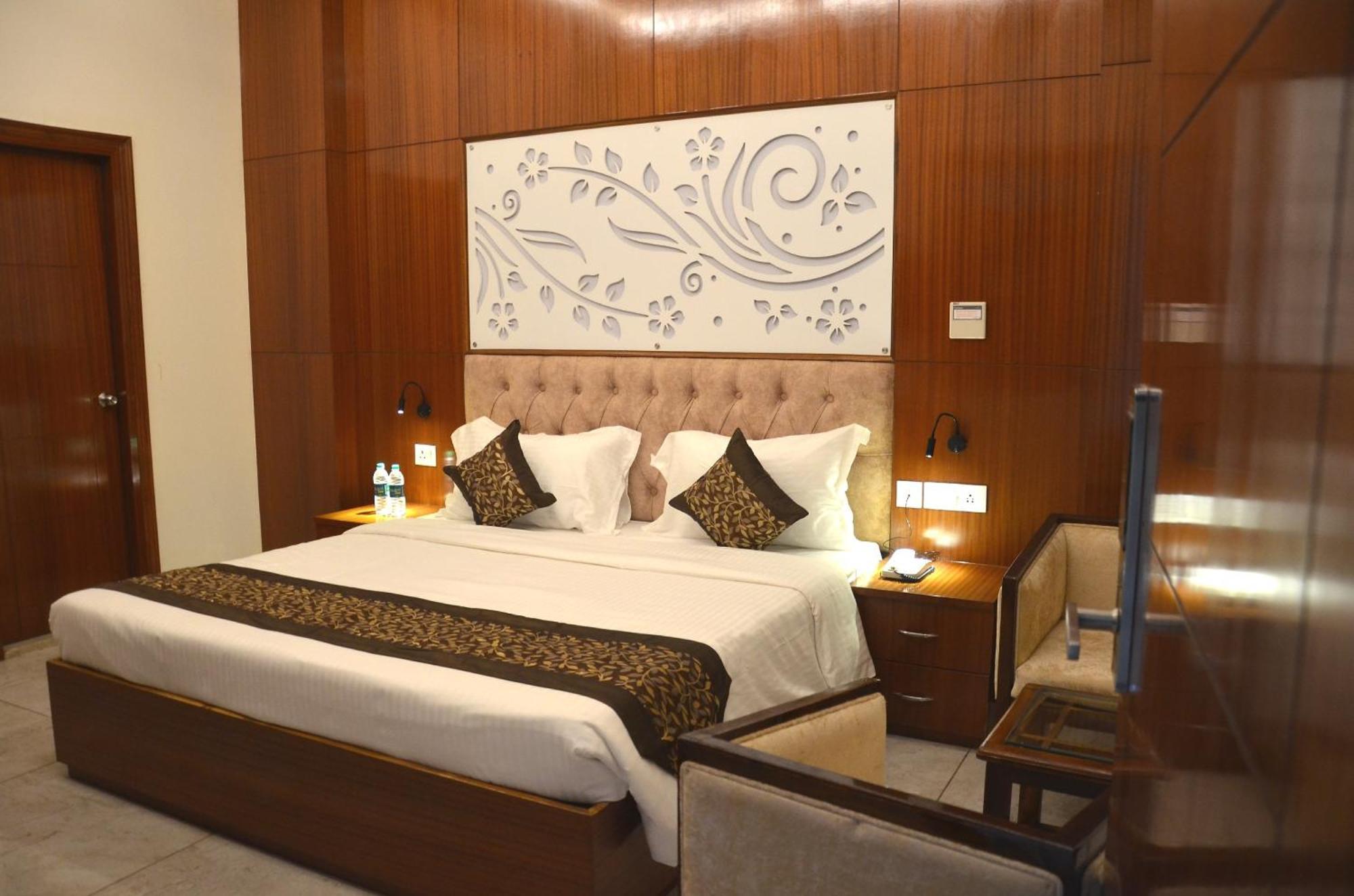 Fabhotel Roselle Inn ラクナウ エクステリア 写真