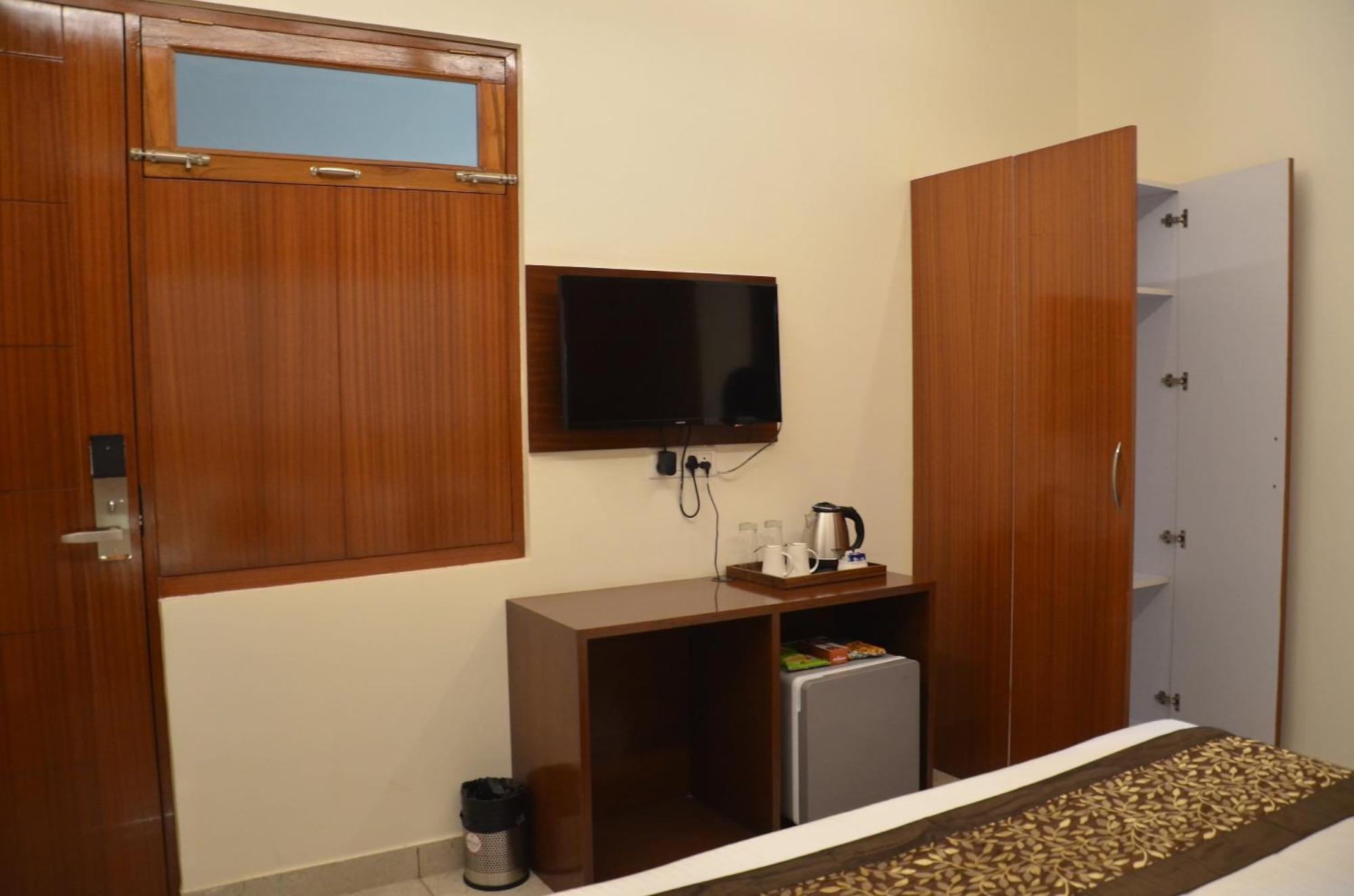 Fabhotel Roselle Inn ラクナウ エクステリア 写真