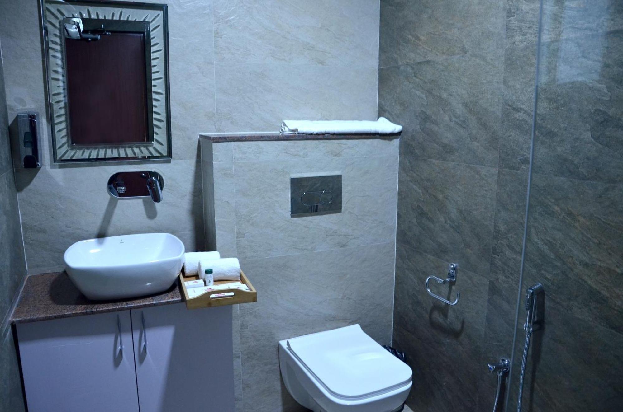 Fabhotel Roselle Inn ラクナウ エクステリア 写真