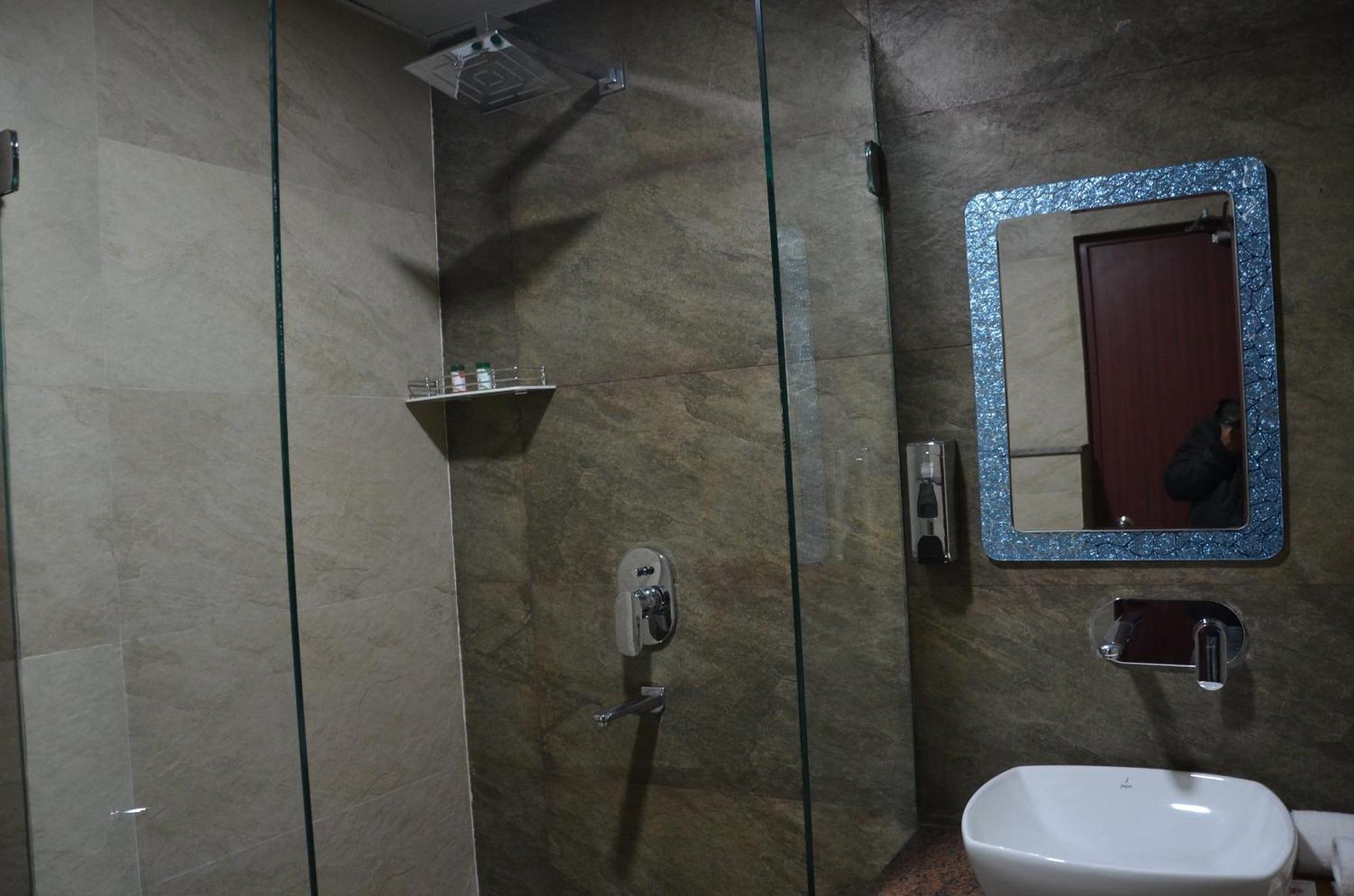 Fabhotel Roselle Inn ラクナウ エクステリア 写真